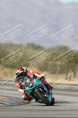 media/Dec-01-2025-Moto Forza (Mon) [[2daa91e15f]]/1-Advanced Group/Session 3 (Turn 3)/